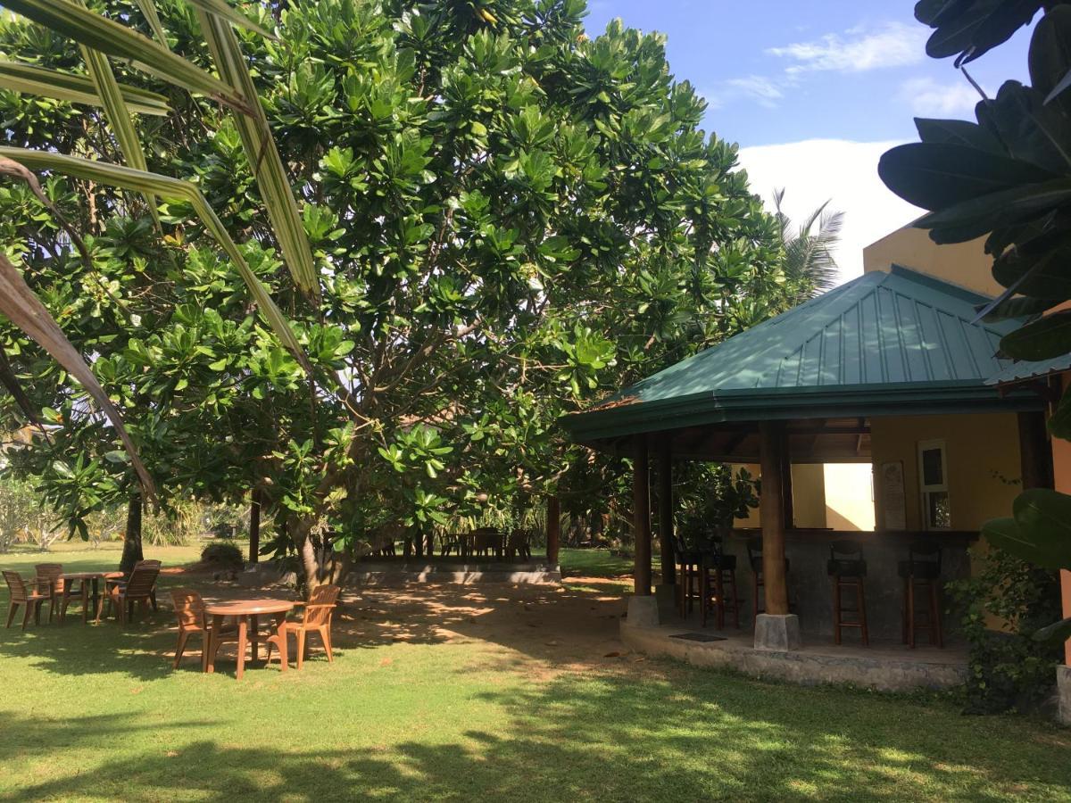 Raja Beach Hotel Balapitiya Luaran gambar