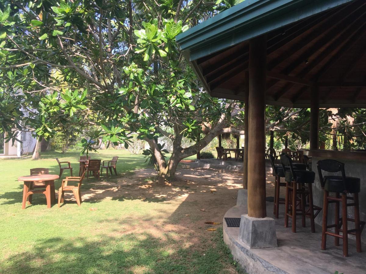 Raja Beach Hotel Balapitiya Luaran gambar