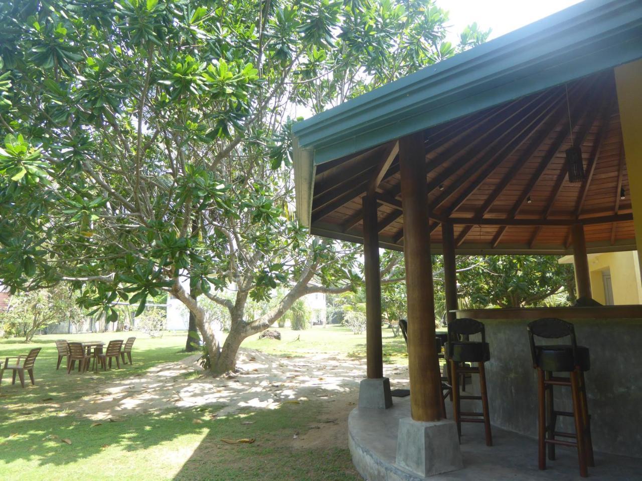 Raja Beach Hotel Balapitiya Luaran gambar