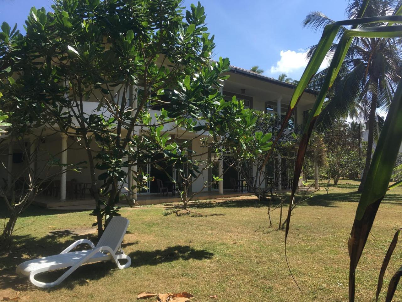 Raja Beach Hotel Balapitiya Luaran gambar