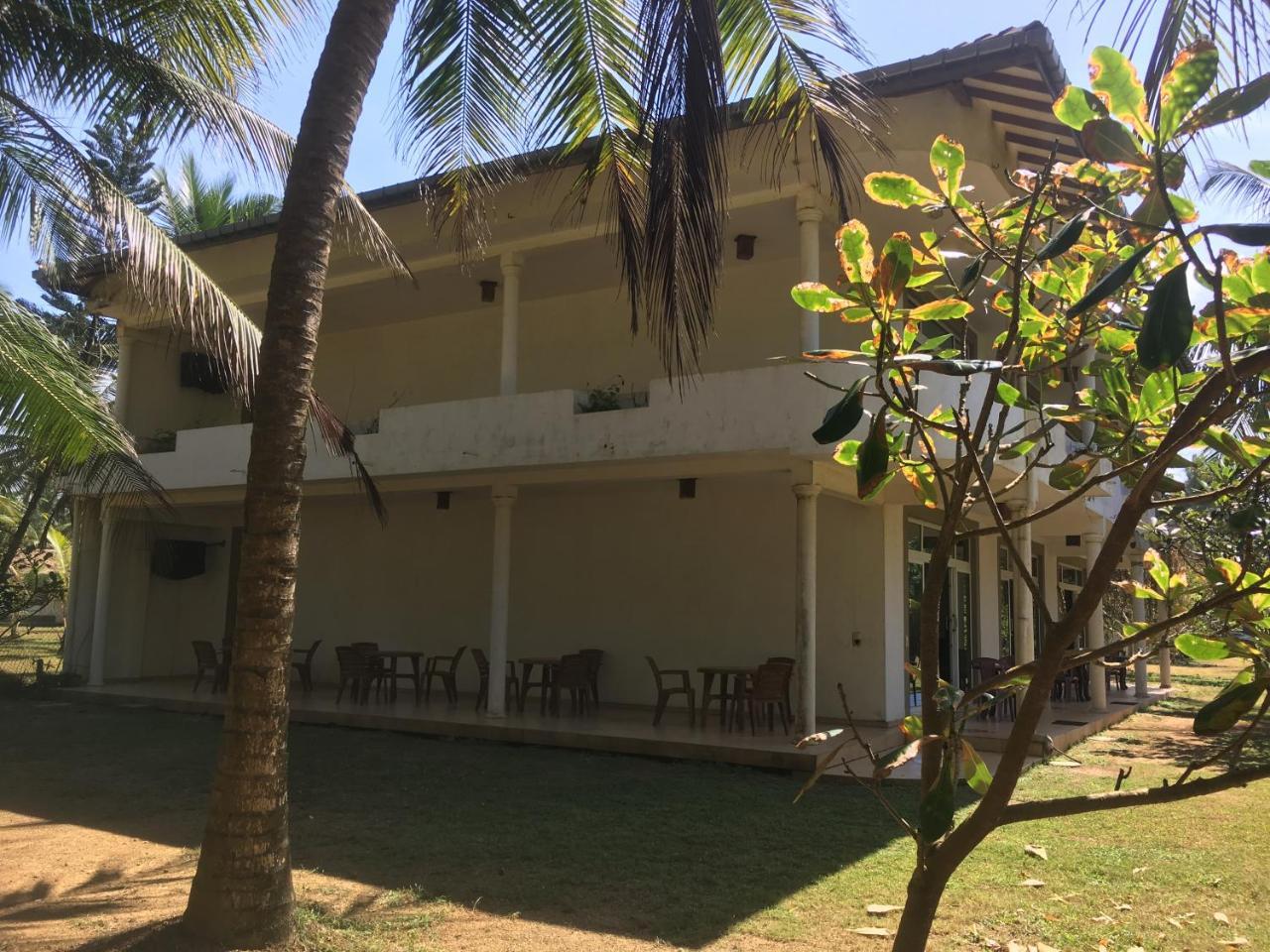 Raja Beach Hotel Balapitiya Luaran gambar